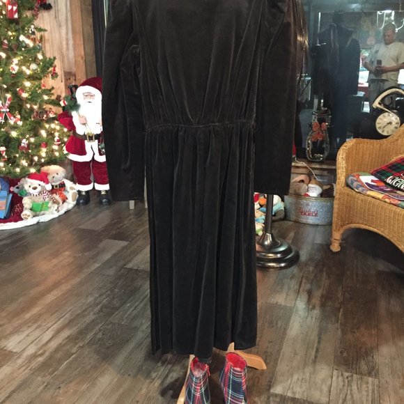 Vintage black velvet dress perfect for holidays - Picture 8 of 8